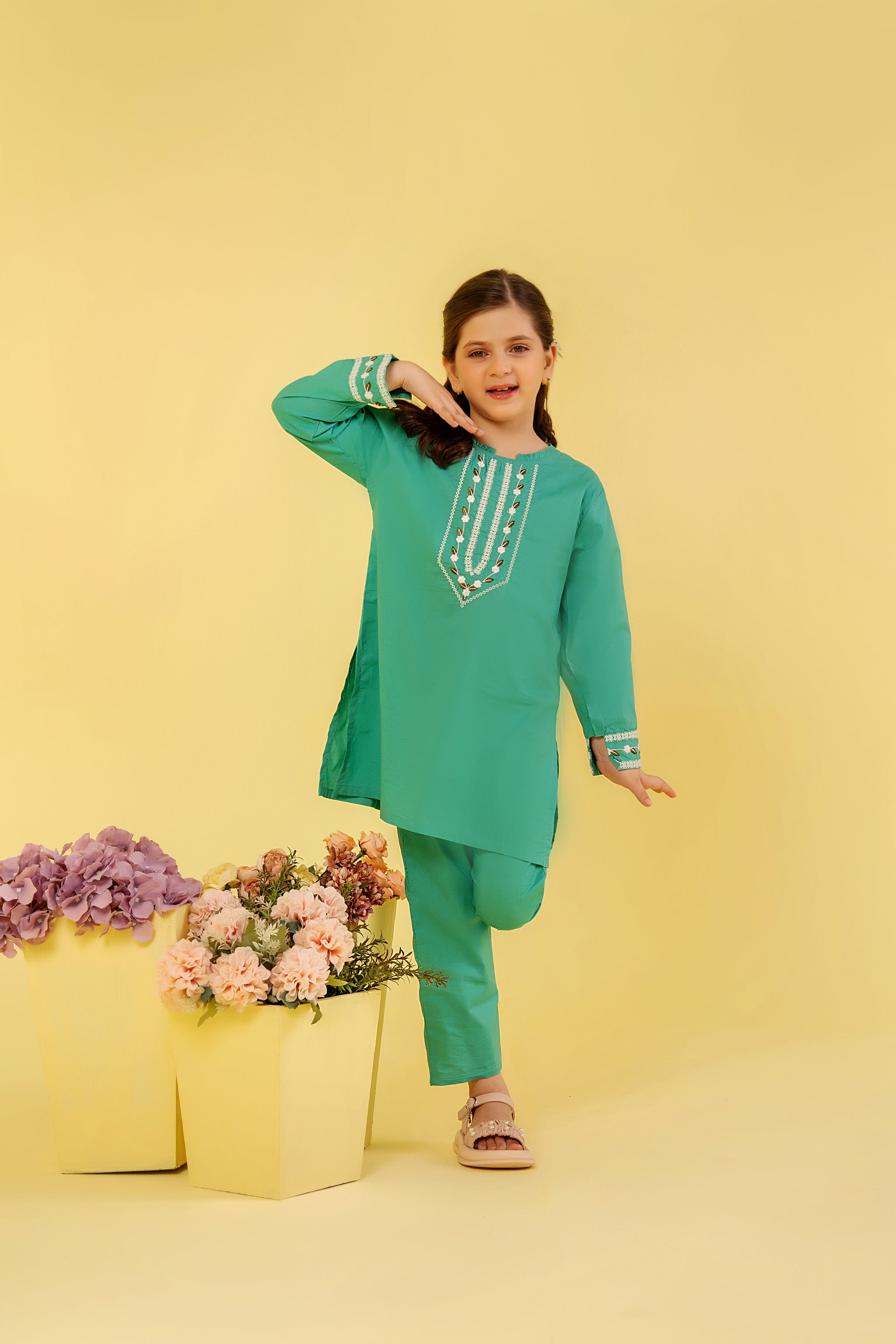 White Embroidery C-Green Suit Girls (R-446)