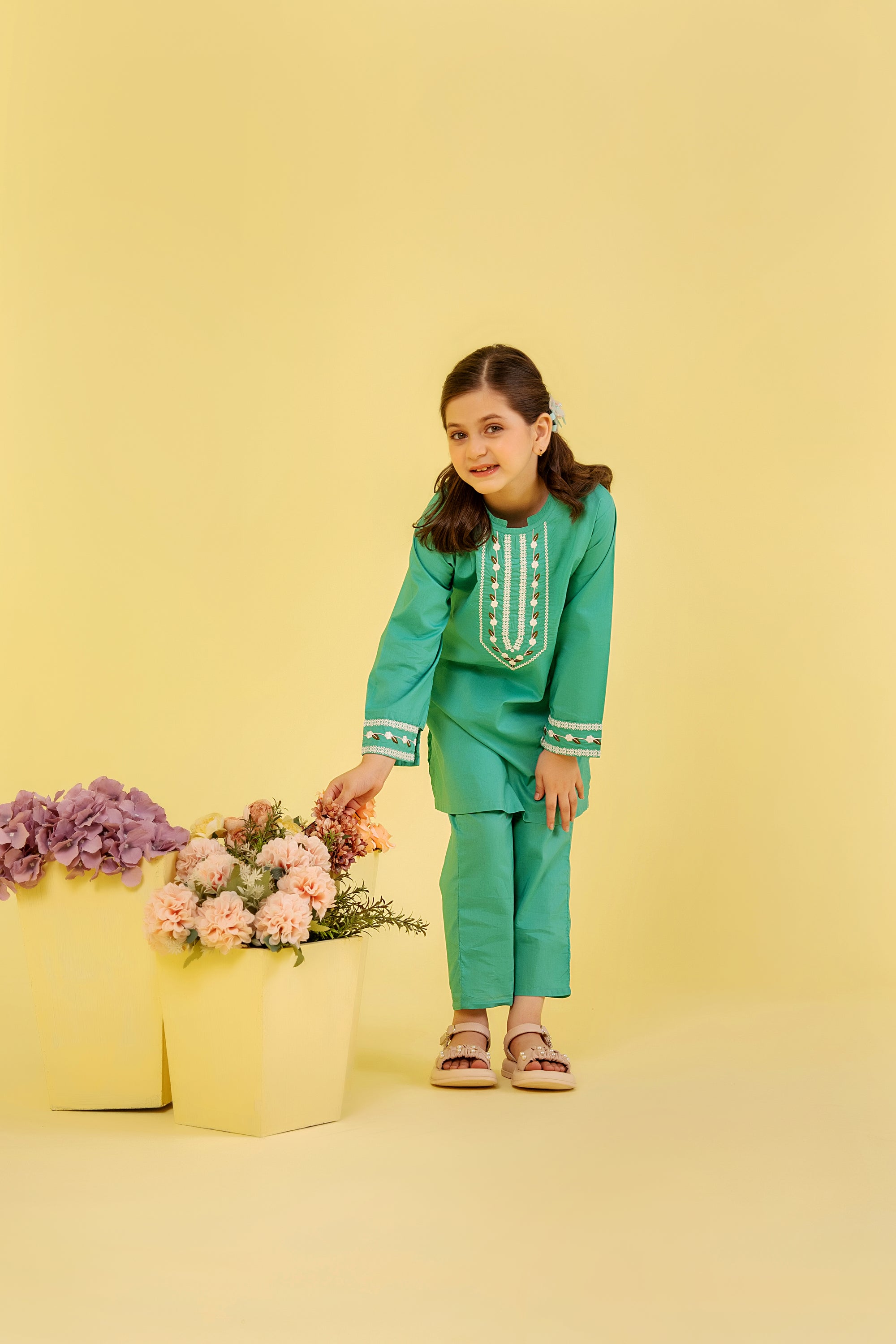 White Embroidery C-Green Suit Girls