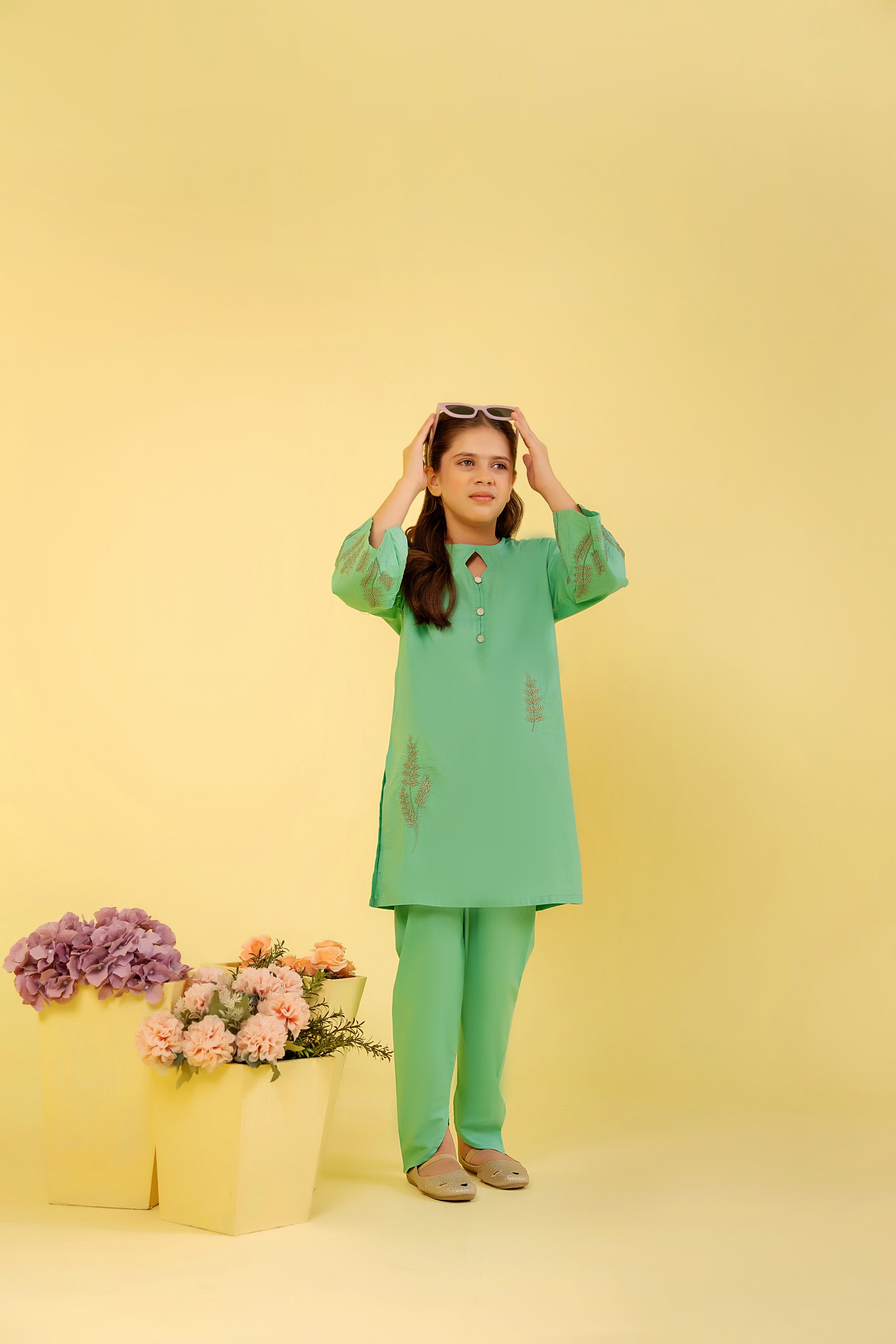 Arms Embroidery Pista Suit Girls