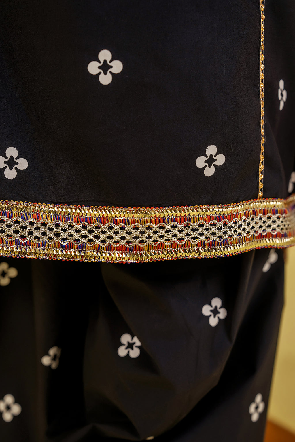 White Print Black Embroidery Suit Girls