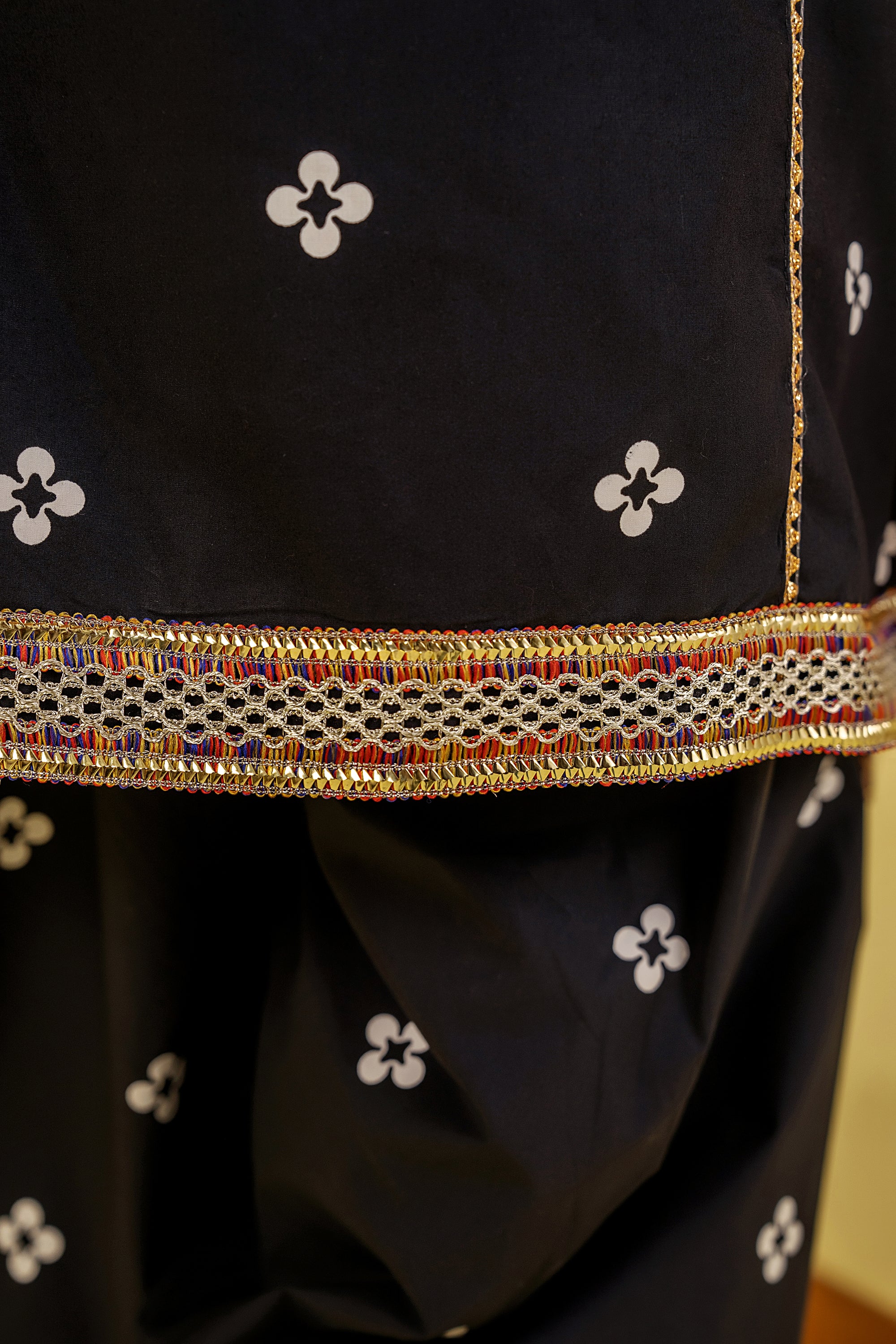 White Print Black Embroidery Suit Girls