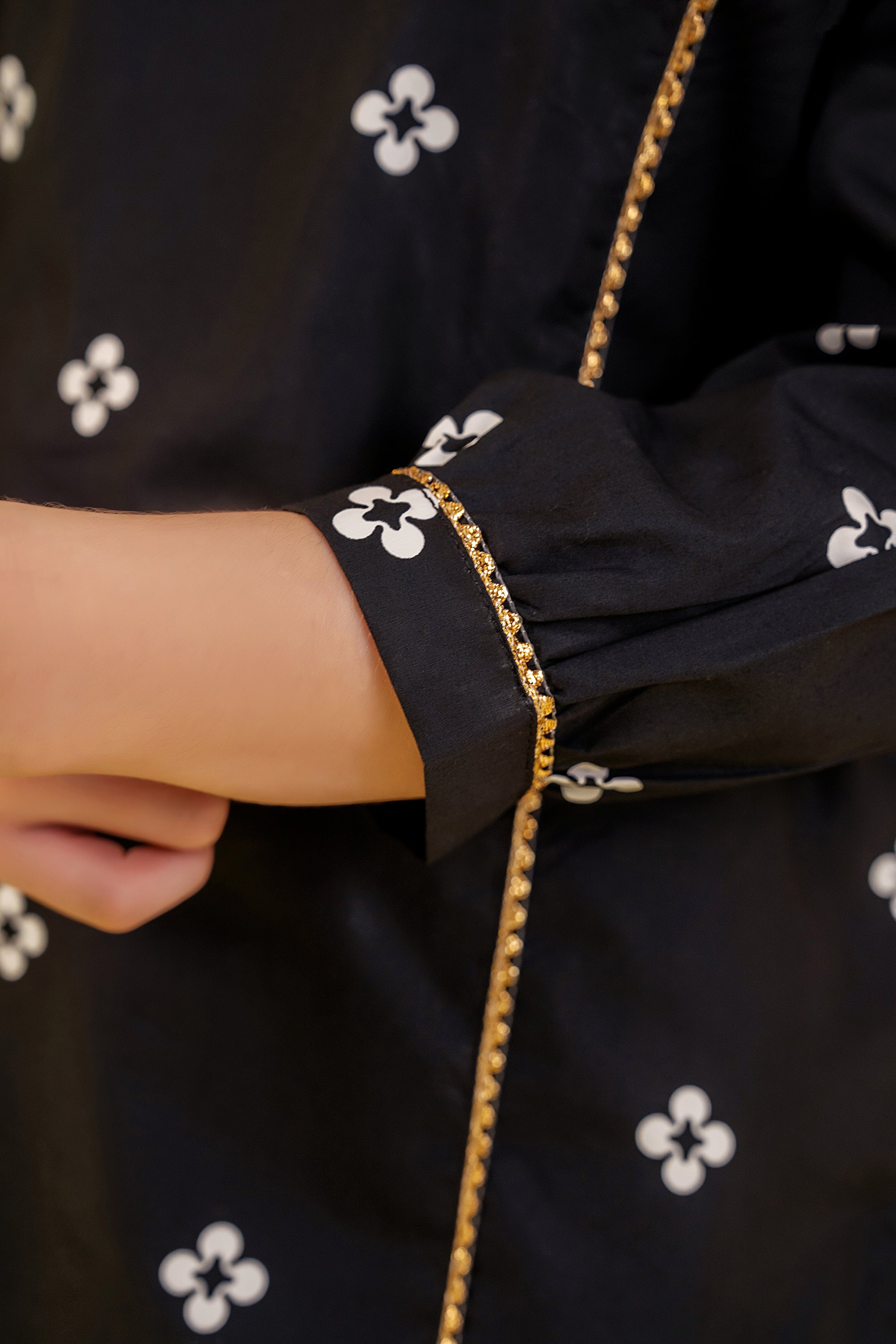 White Print Black Embroidery Suit Girls