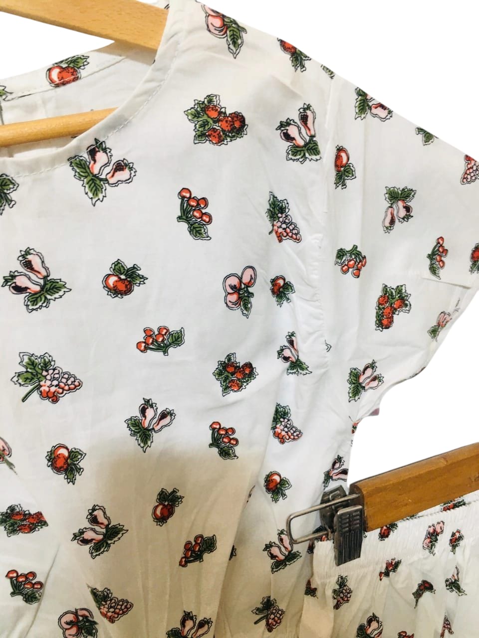 Red Cherry Half Sleeve White Skate Fish Girls ( R-296 )