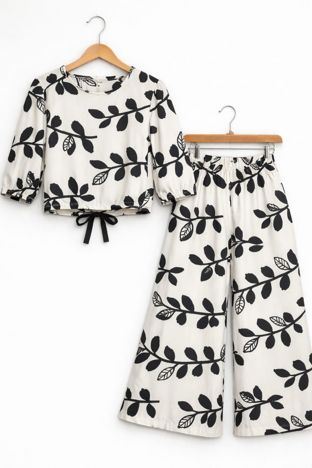 Black Flower Full Sleeve Cream Skate Fish Girls ( R-450 )