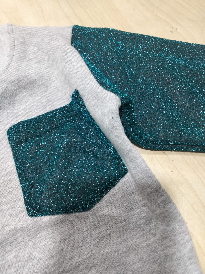 Front Pocket Oatmeal Sweatshirt Girls ( Factory )